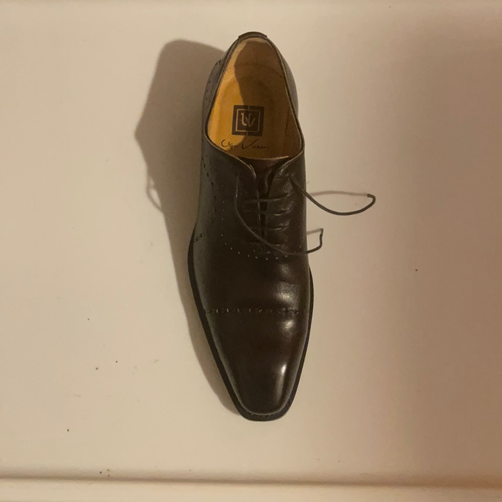 Men gently used dress shoes